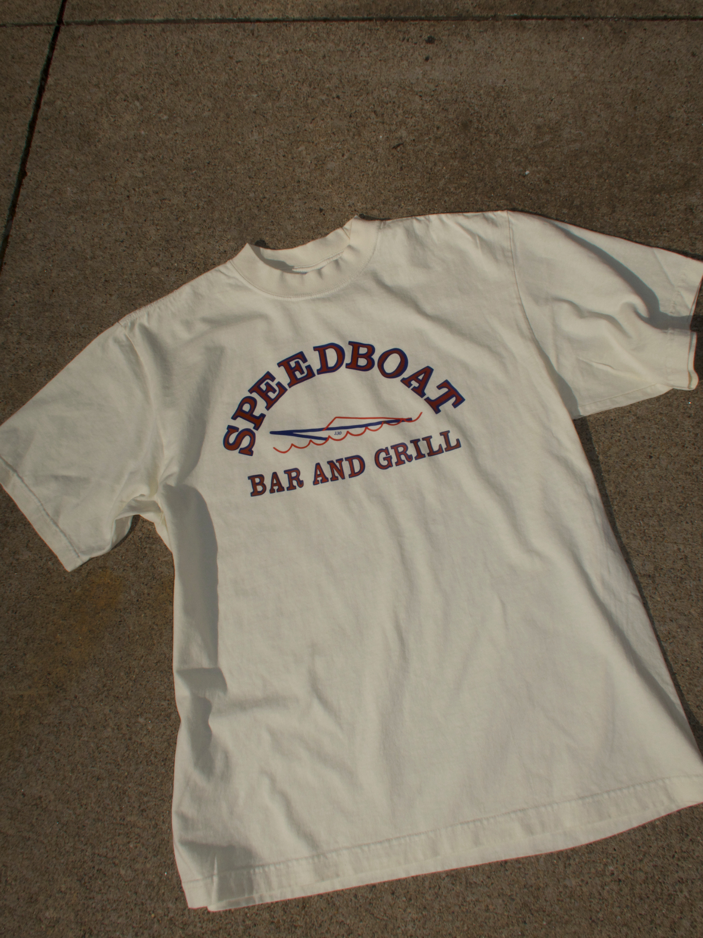 330 SPEEDBOAT BAR & GRILL GARMENT TEE