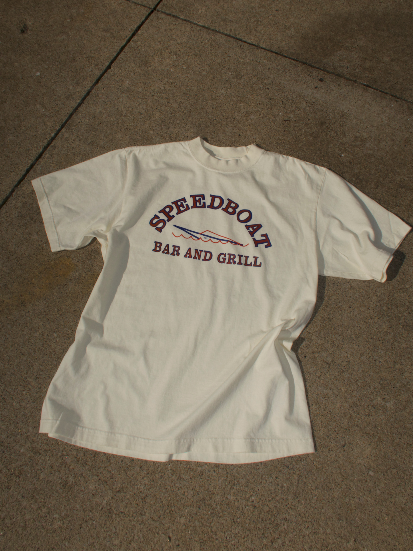 330 SPEEDBOAT BAR & GRILL GARMENT TEE