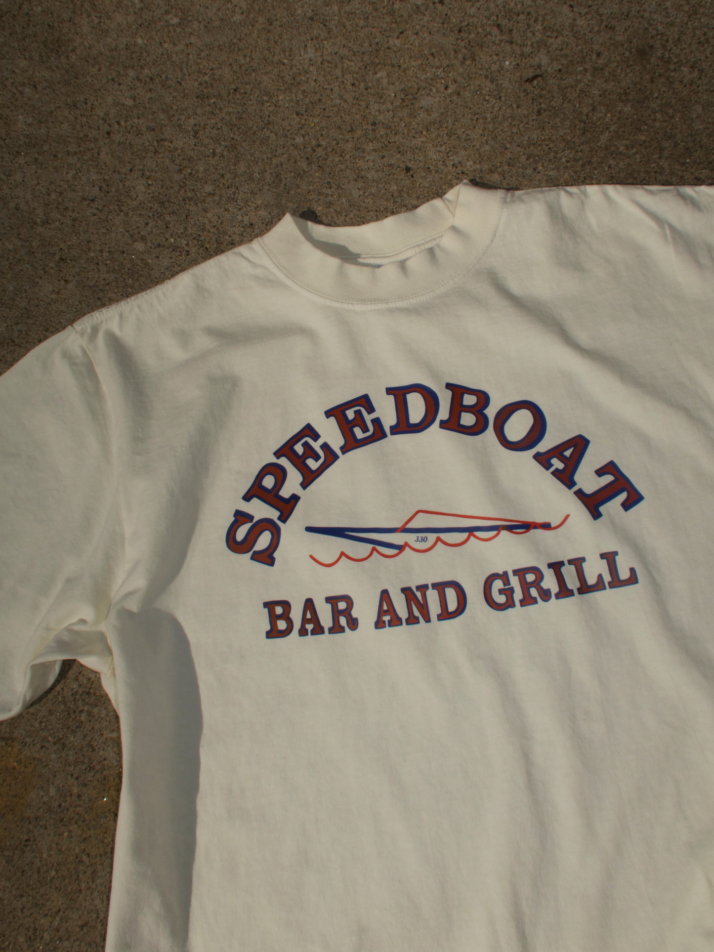 330 SPEEDBOAT BAR & GRILL GARMENT TEE